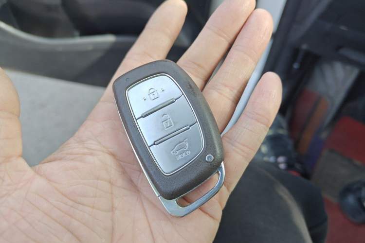 Used Hyundai ix35 2015 2.0L Automatic 2WD Smart Type China IV Vehicle Key