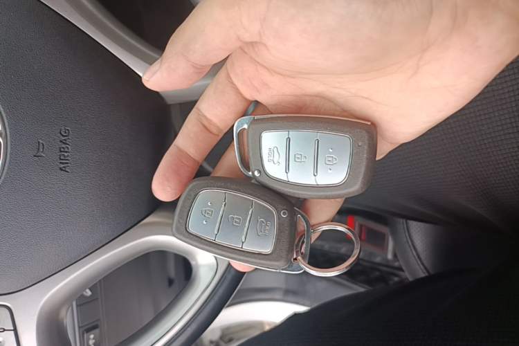 Used Hyundai ix35 2015 2.0L Automatic 2WD Smart Version China V Standard Vehicle Key