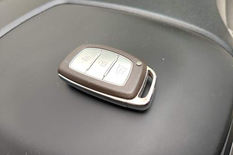 Used Hyundai ix35 2015 2.0L Automatic 2WD Smart Type China IV Vehicle Key