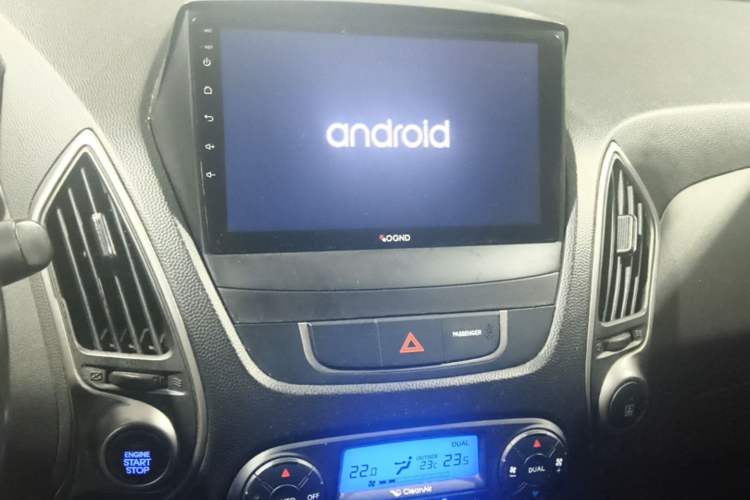 Used Hyundai ix35 2015 2.0L Automatic 2WD Smart Version China V Standard Audio And AC Panel