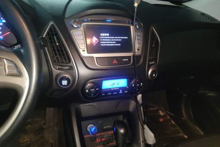 Used Hyundai ix35 2015 2.0L Automatic 2WD Smart Type China IV Audio And AC Panel