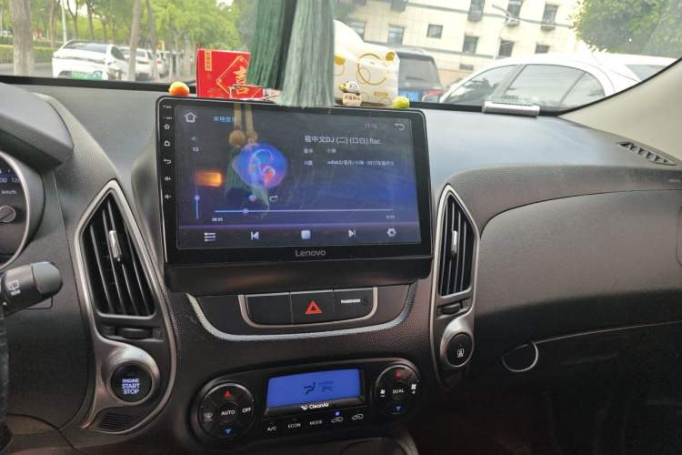Used Hyundai ix35 2015 2.0L Automatic 2WD Smart Version China V Standard Audio And AC Panel