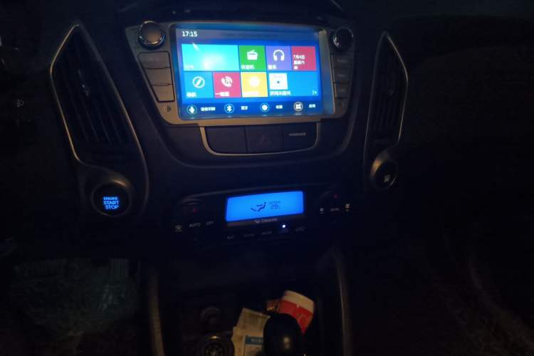 Used Hyundai ix35 2015 2.0L Automatic 2WD Smart Version China V Standard Audio And AC Panel