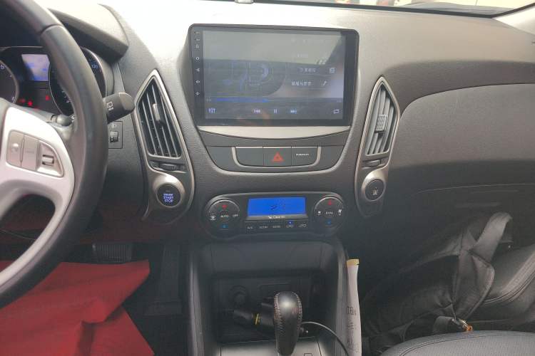 Used Hyundai ix35 2015 2.0L Automatic 2WD Smart Type China IV Audio And AC Panel