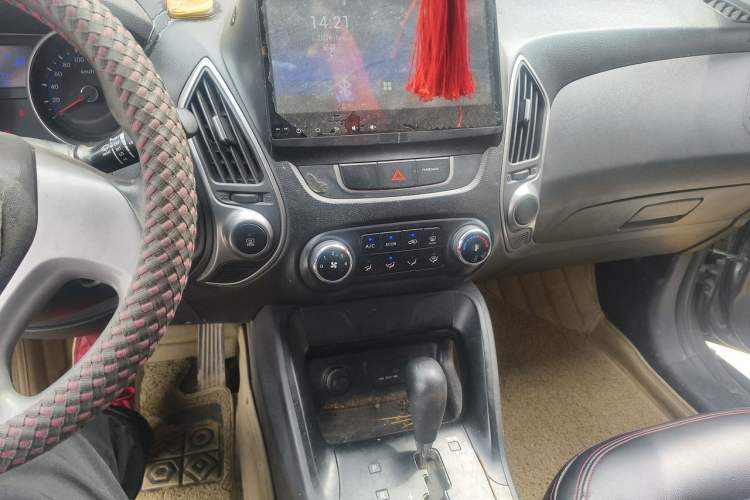 Used Hyundai ix35 2015 2.0L Automatic 2WD Comfort Edition China V Standard Audio And AC Panel