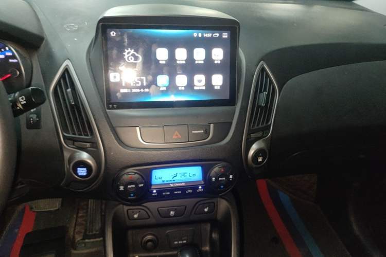 Used Hyundai ix35 2015 2.0L Automatic 2WD Smart Version China V Standard Audio And AC Panel