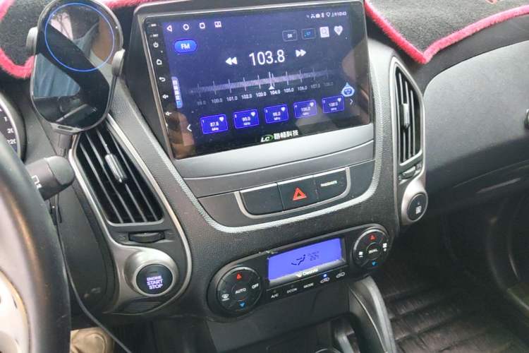 Used Hyundai ix35 2015 2.0L Automatic 2WD Smart Type China IV Audio And AC Panel