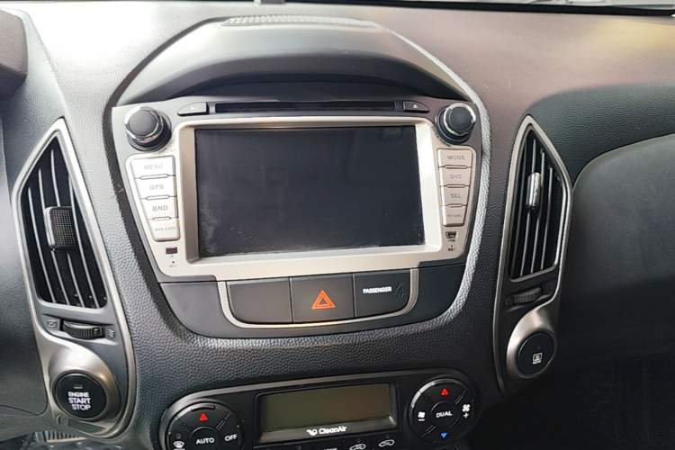 Used Hyundai ix35 2015 2.0L Automatic 2WD Smart Type China IV Audio And AC Panel