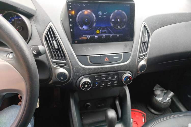 Used Hyundai ix35 2015 2.0L Automatic 2WD Comfort Edition China V Standard Audio And AC Panel