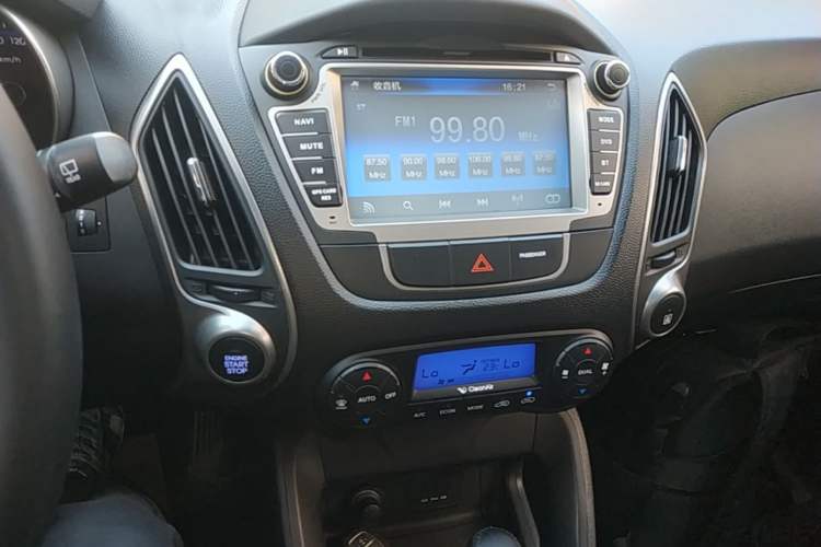 Used Hyundai ix35 2015 2.0L Automatic 2WD Smart Type China IV Audio And AC Panel