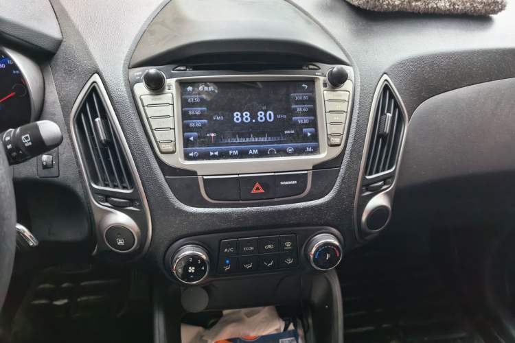 Used Hyundai ix35 2015 2.0L Automatic 2WD Comfort Edition China V Standard Audio And AC Panel