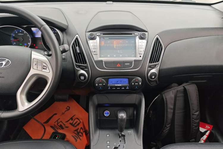 Used Hyundai ix35 2015 2.0L Automatic 2WD Smart Type China IV Audio And AC Panel