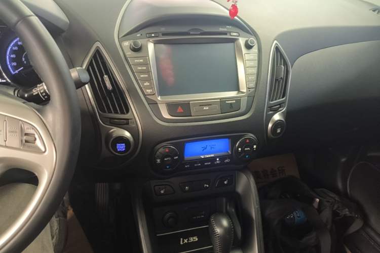 Used Hyundai ix35 2015 2.0L Automatic Two-Wheel Drive Leading Trim China V Standard Audio And AC Panel