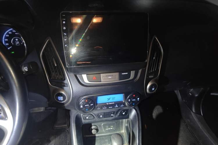 Used Hyundai ix35 2015 2.0L Automatic Two-Wheel Drive Leading Trim China IV Standard Audio And AC Panel