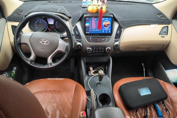 Used Hyundai ix35 2015 2.0L Automatic 2WD Comfort Edition China IV Standard Center Console