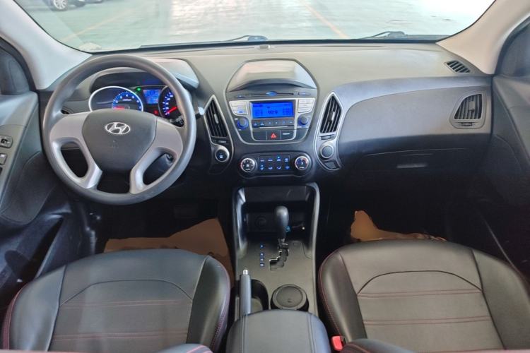 Used Hyundai ix35 2015 2.0L Automatic 2WD Comfort Edition China V Standard Center Console