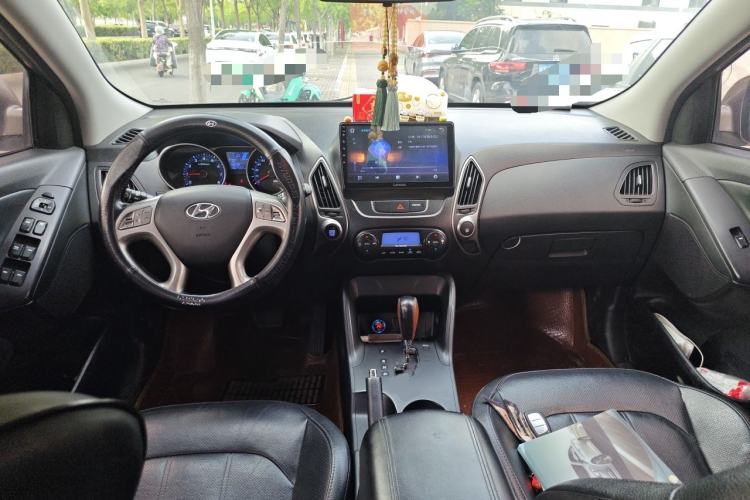 Used Hyundai ix35 2015 2.0L Automatic 2WD Smart Version China V Standard Center Console