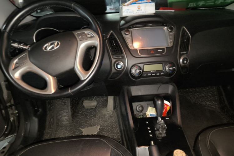 Used Hyundai ix35 2015 2.0L Automatic 2WD Smart Version China V Standard Center Console