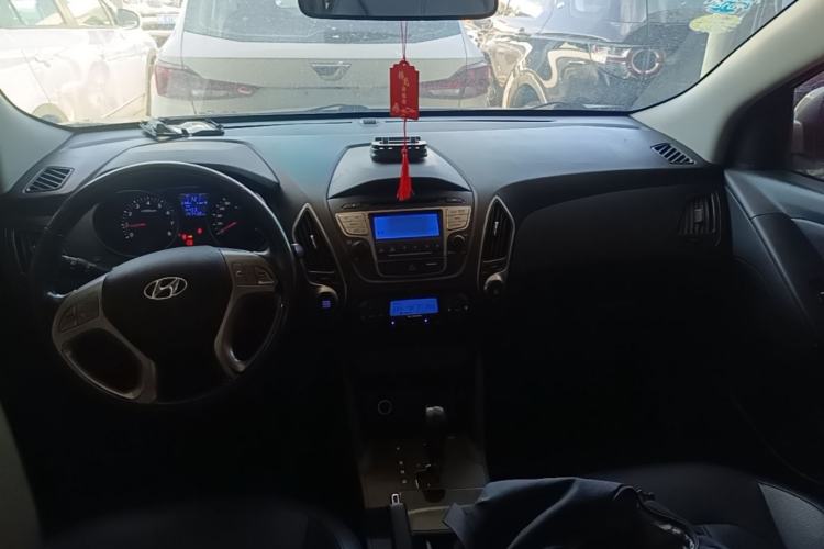 Used Hyundai ix35 2015 2.0L Automatic 2WD Smart Version China V Standard Center Console
