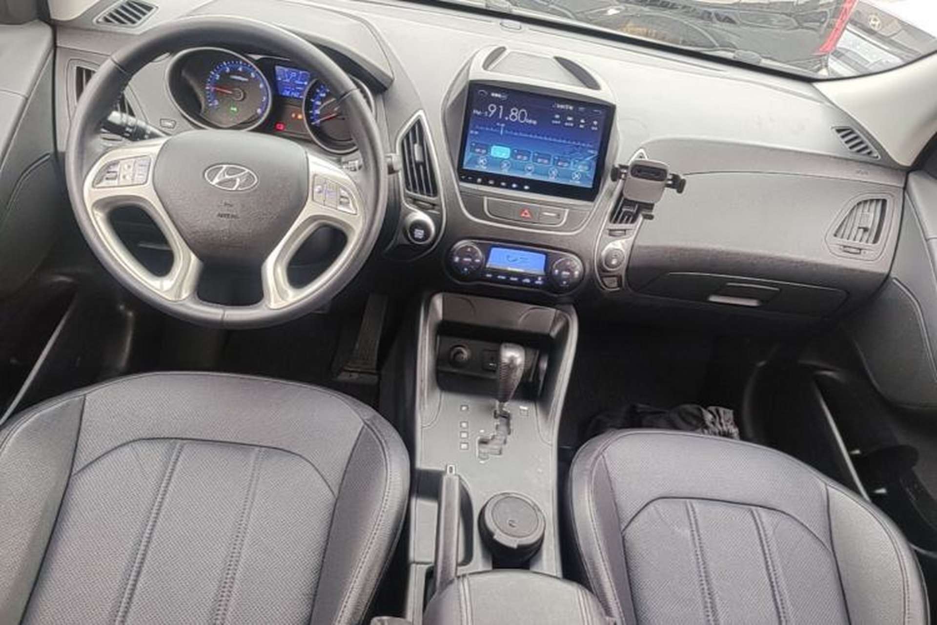 Used Hyundai ix35 2015 2.0L Automatic 2WD Smart Type China IV Center Console