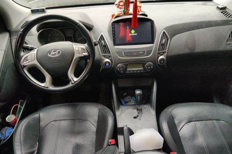 Used Hyundai ix35 2015 2.0L Automatic 2WD Smart Version China V Standard Center Console