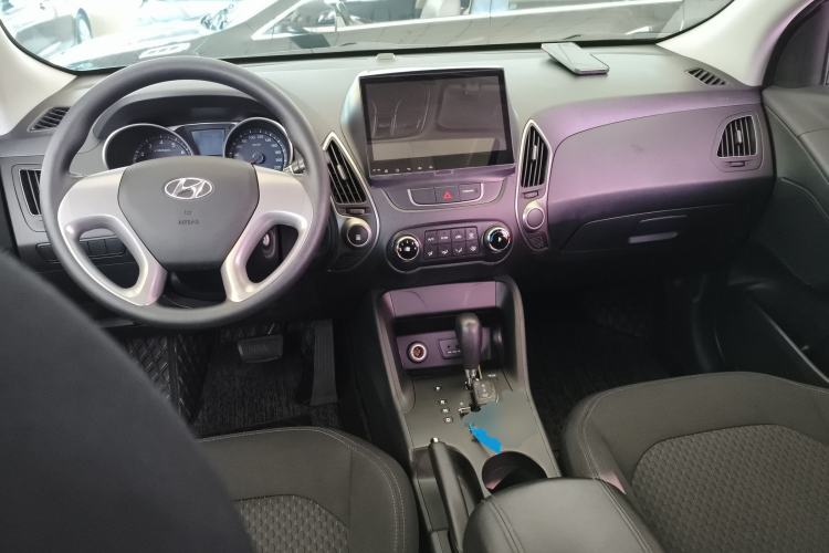 Used Hyundai ix35 2015 2.0L Automatic 2WD Comfort Edition China V Standard Center Console