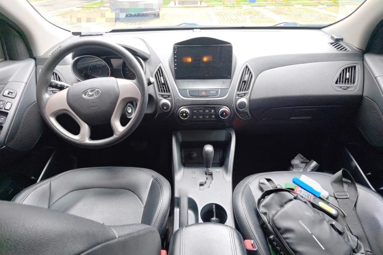 Used Hyundai ix35 2015 2.0L Automatic 2WD Comfort Edition China V Standard Center Console