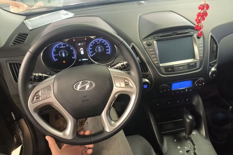 Used Hyundai ix35 2015 2.0L Automatic Two-Wheel Drive Leading Trim China V Standard Center Console