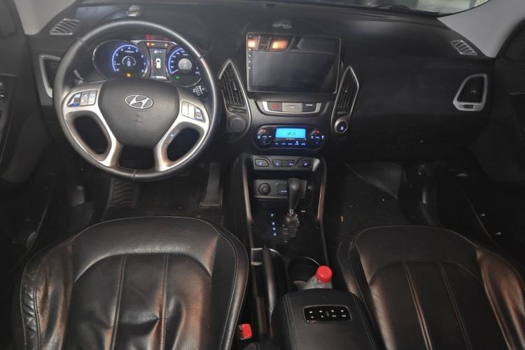 Used Hyundai ix35 2015 2.0L Automatic Two-Wheel Drive Leading Trim China IV Standard Center Console