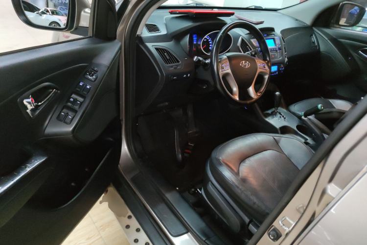 Used Hyundai ix35 2015 2.0L Automatic 2WD Smart Version China V Standard Driver Seat