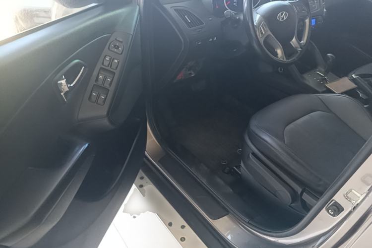 Used Hyundai ix35 2015 2.0L Automatic 2WD Smart Version China V Standard Driver Seat
