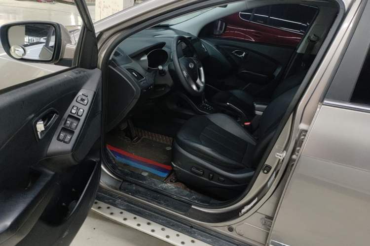 Used Hyundai ix35 2015 2.0L Automatic 2WD Smart Version China V Standard Driver Seat