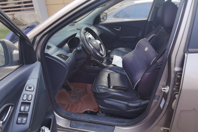 Used Hyundai ix35 2015 2.0L Manual Two-Wheel Drive Comfort Version China V Standard Driver Seat