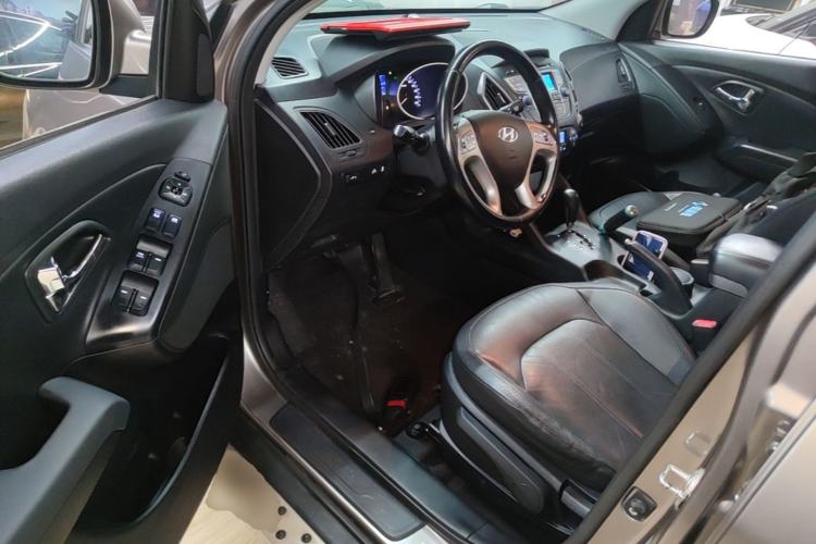 Used Hyundai ix35 2015 2.0L Automatic 2WD Smart Version China V Standard Driver Seat