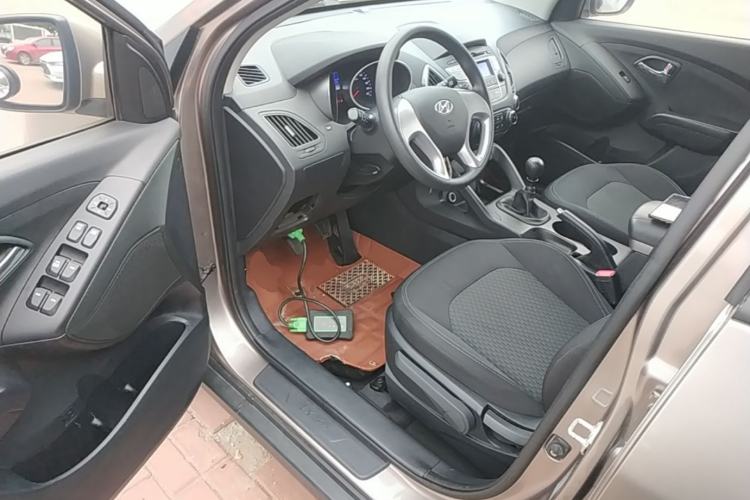 Used Hyundai ix35 2015 2.0L Manual Two-Wheel Drive Comfort Version China V Standard Driver Seat