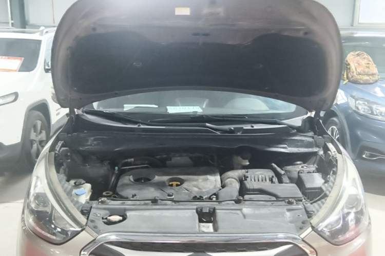 Used Hyundai ix35 2015 2.0L Automatic 2WD Smart Version China V Standard Engine Bay