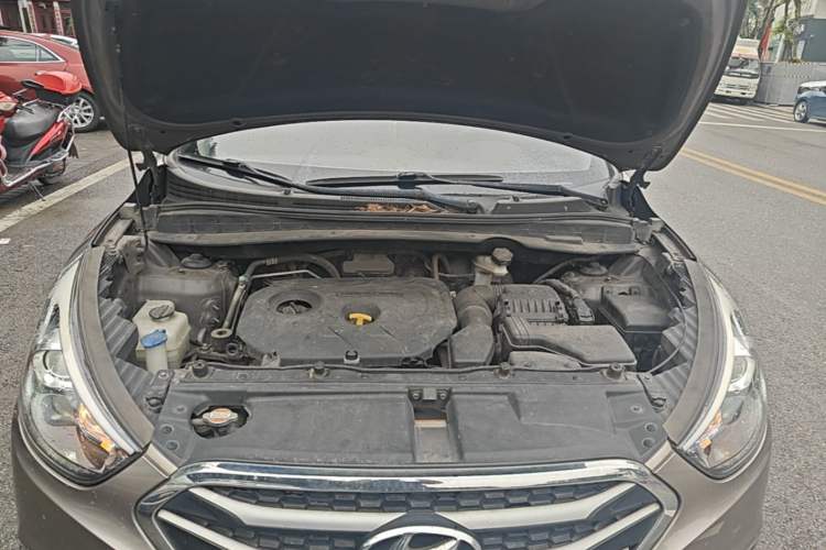 Used Hyundai ix35 2015 2.0L Automatic 2WD Smart Version China V Standard Engine Bay