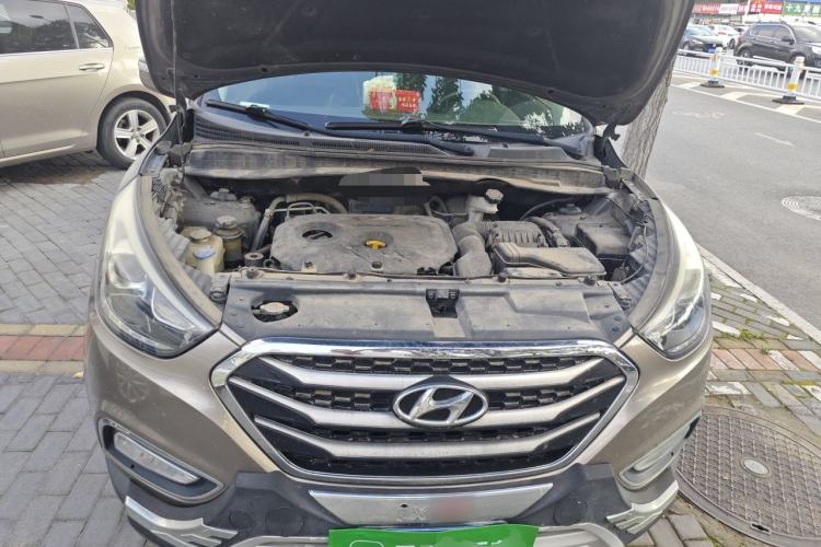Used Hyundai ix35 2015 2.0L Automatic 2WD Smart Version China V Standard Engine Bay