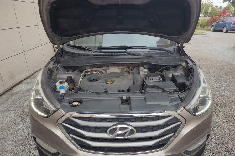 Used Hyundai ix35 2015 2.0L Automatic 2WD Smart Type China IV Engine Bay