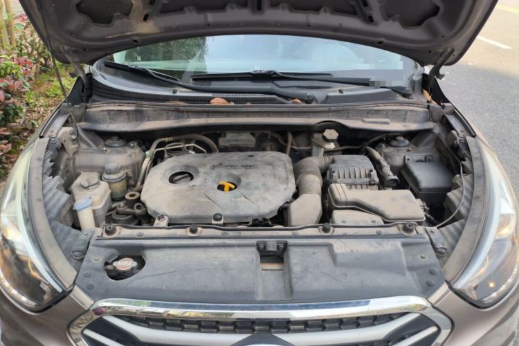 Used Hyundai ix35 2015 2.0L Manual Two-Wheel Drive Comfort Version China IV Standard Engine Bay