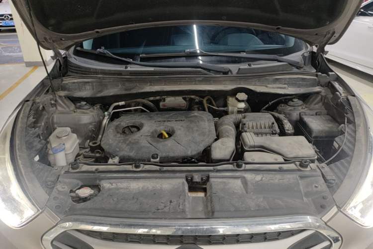 Used Hyundai ix35 2015 2.0L Automatic 2WD Smart Version China V Standard Engine Bay