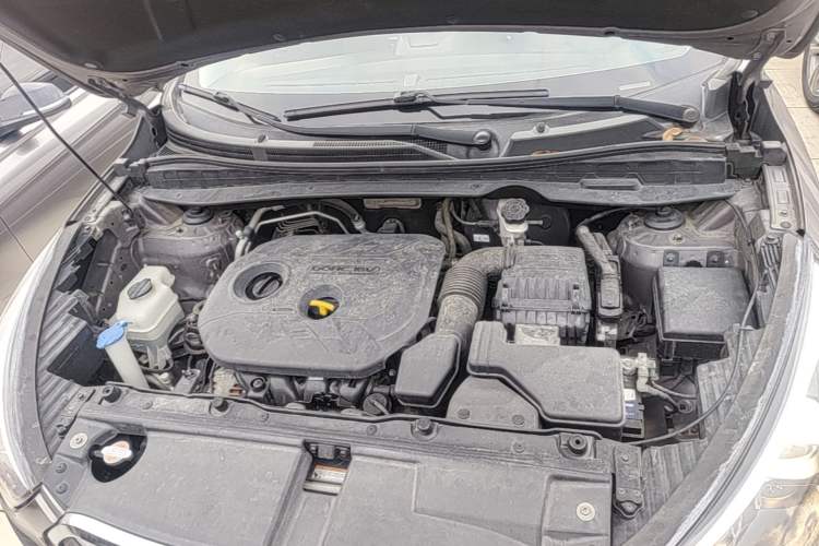 Used Hyundai ix35 2015 2.0L Automatic 2WD Smart Type China IV Engine Bay