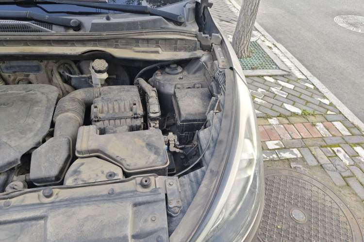 Used Hyundai ix35 2015 2.0L Automatic 2WD Smart Version China V Standard Engine Bay Left