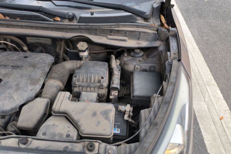 Used Hyundai ix35 2015 2.0L Manual Two-Wheel Drive Comfort Version China IV Standard Engine Bay Left