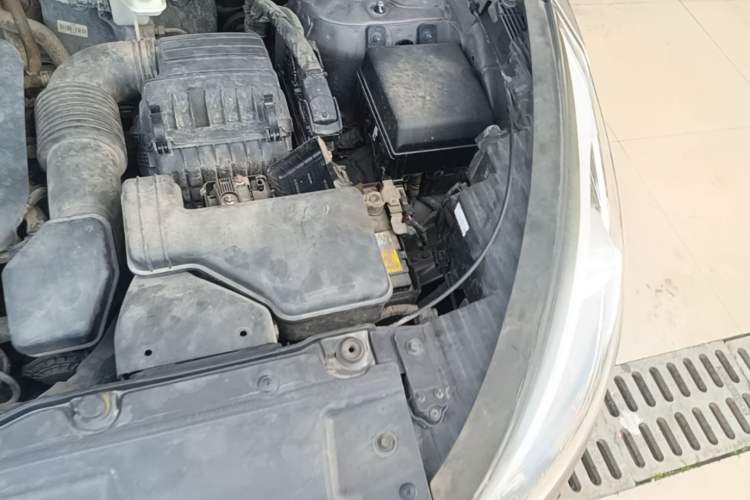 Used Hyundai ix35 2015 2.0L Automatic 2WD Smart Version China V Standard Engine Bay Left