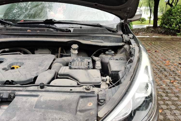 Used Hyundai ix35 2015 2.0L Automatic 2WD Smart Version China V Standard Engine Bay Left
