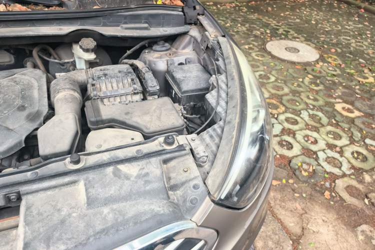 Used Hyundai ix35 2015 2.0L Automatic 2WD Comfort Edition China V Standard Engine Bay Left