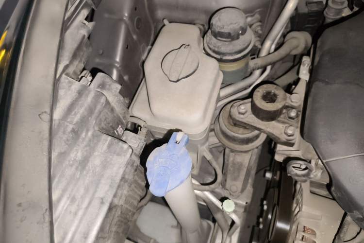 Used Hyundai ix35 2015 2.0L Automatic 2WD Smart Version China V Standard Engine Bay Right