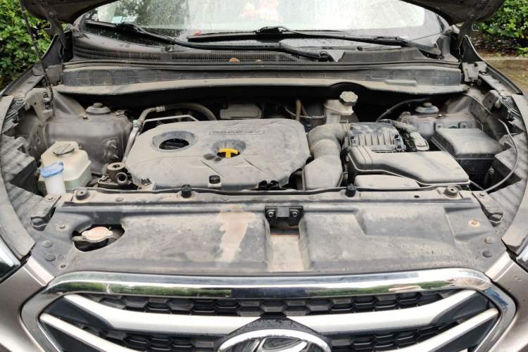 Used Hyundai ix35 2015 2.0L Automatic 2WD Smart Version China V Standard Engine Bay