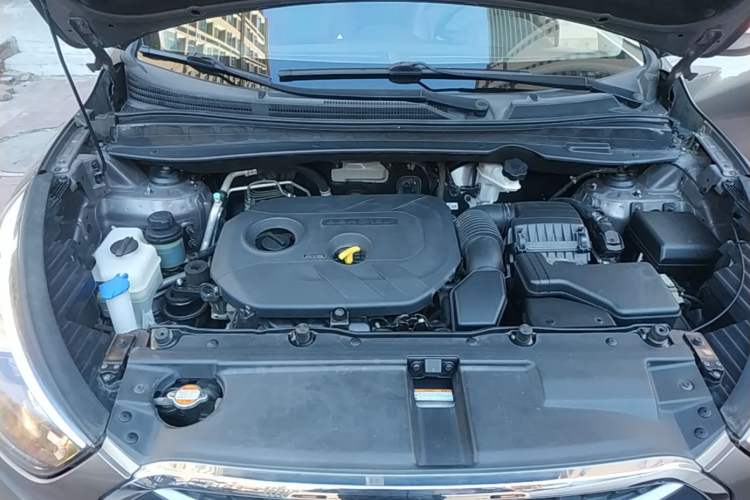 Used Hyundai ix35 2015 2.0L Automatic 2WD Smart Type China IV Engine Bay